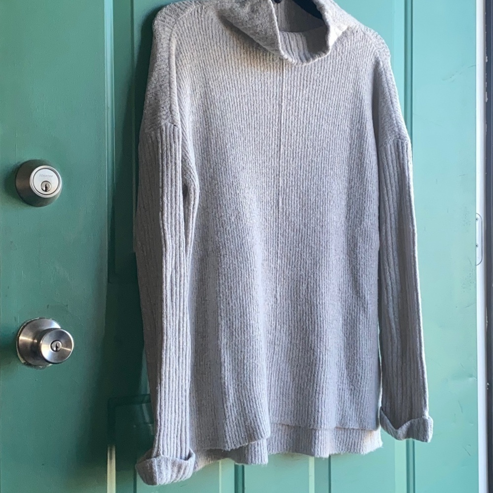Olive + Oak size small gray sweater excellent condition
